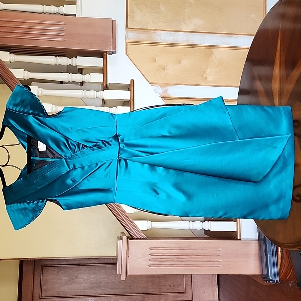 Julie Haus Silk Dress sz 0 green zirconia color pleated sleeves NWT
